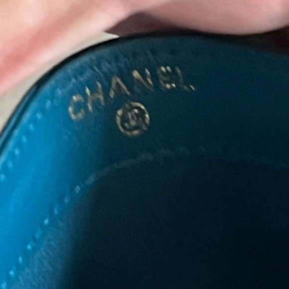 CHANEL Quilted Chanel 19 Card Holder
Wallet - Picture 8 of 14